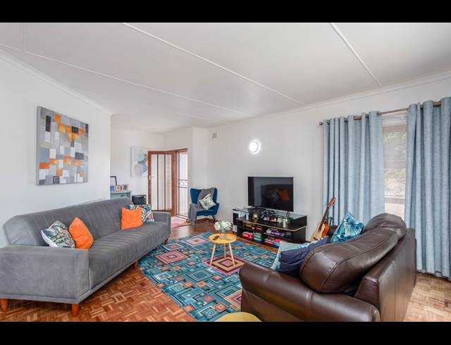 3 BEDROOM FREESTANDING FOR SALE IN OAKDALE